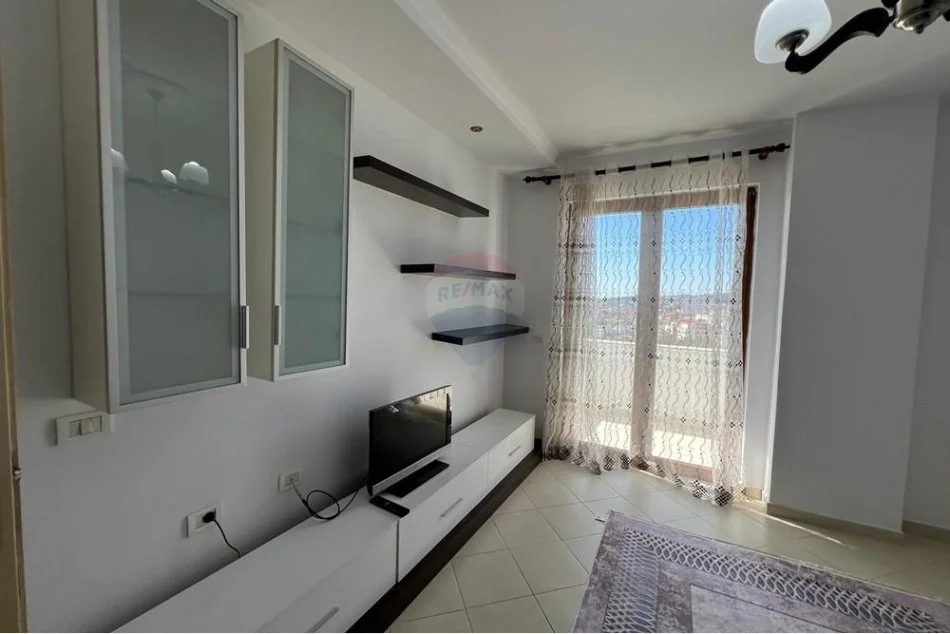 Tirane, jepet me qera apartament 1+1 Kati 7, 65 m² 350 € 