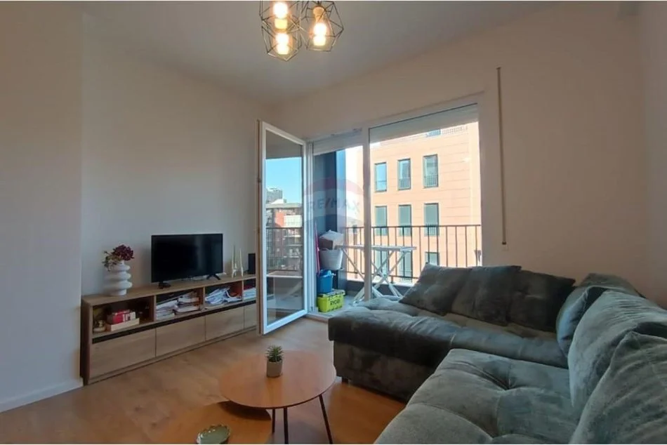 Tirane, jepet me qera apartament 1+1+Ballkon Kati 5, 67 m² 700 € (rruga qemal stafa)