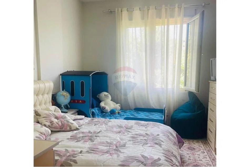 Tirane, jepet me qera apartament 1+1 , 70 m² 400 € (Rr. Sotir Caci)