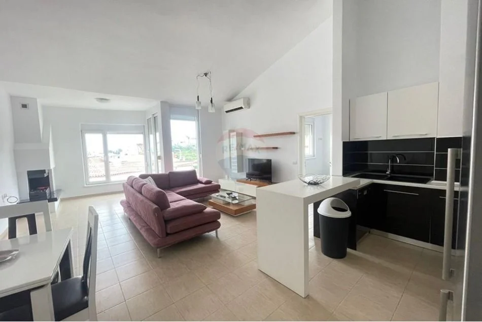 Tirane, jepet me qera apartament 1+1 Kati 4, 95 m² 550 € (kodra e diellit 1)