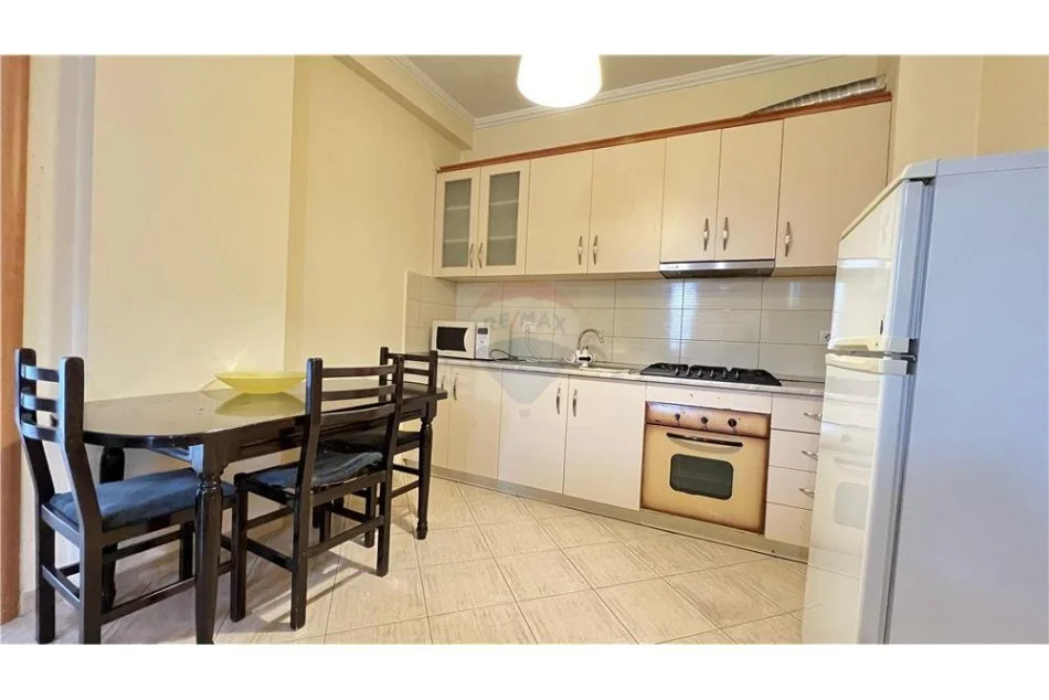 Tirane, jepet me qera apartament 3+1+Ballkon , 115 m² 450 € (kodra e diellit)