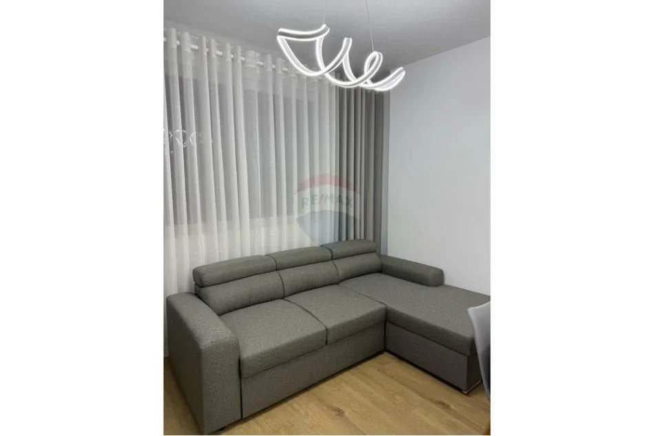 Tirane, jepet me qera apartament 2+1 Kati 12, 80 m² 550 € (golden park)