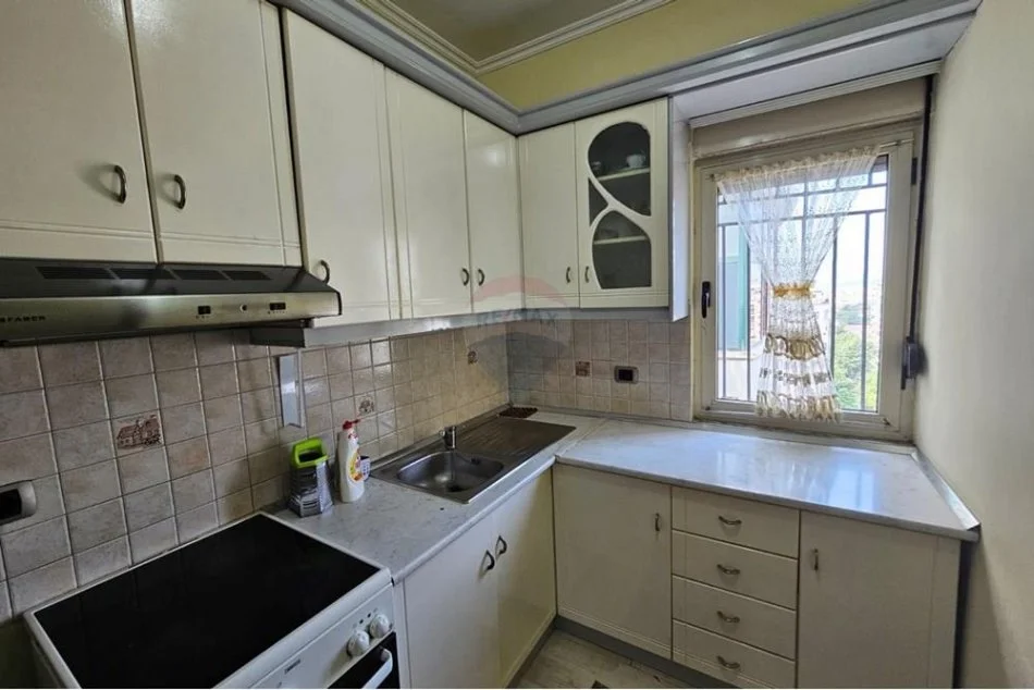 Shqiperi, jepet me qera apartament 1+1 Kati 12, 65 m² 450 € (stacioni i trenit)