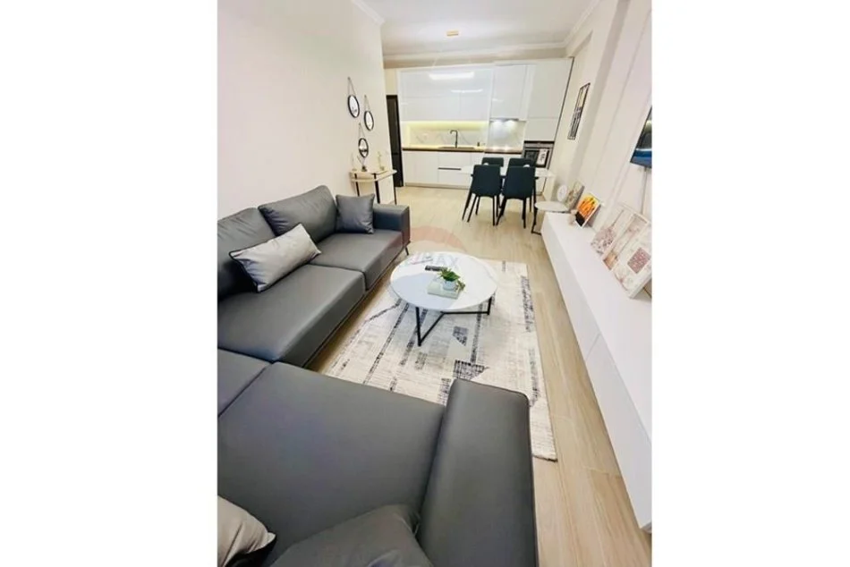 Tirane, jepet me qera apartament 2+1 , 80 m² 600 € (rruga e kavajes)