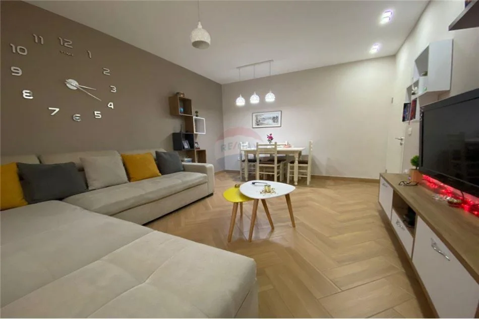 jepet me qera apartament 1+1 Kati 4, 59 m² 400 € (rruga irfan tomini)