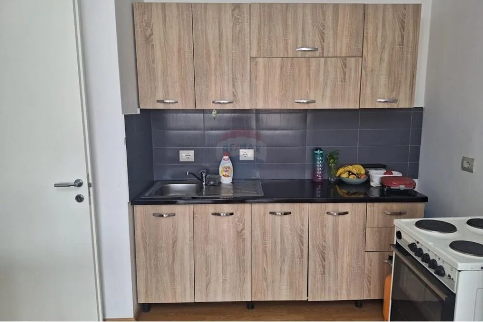 Tirane, jepet me qera apartament 2+1 Kati 6, 65 m² 380 € (shkolla e bashkuar)