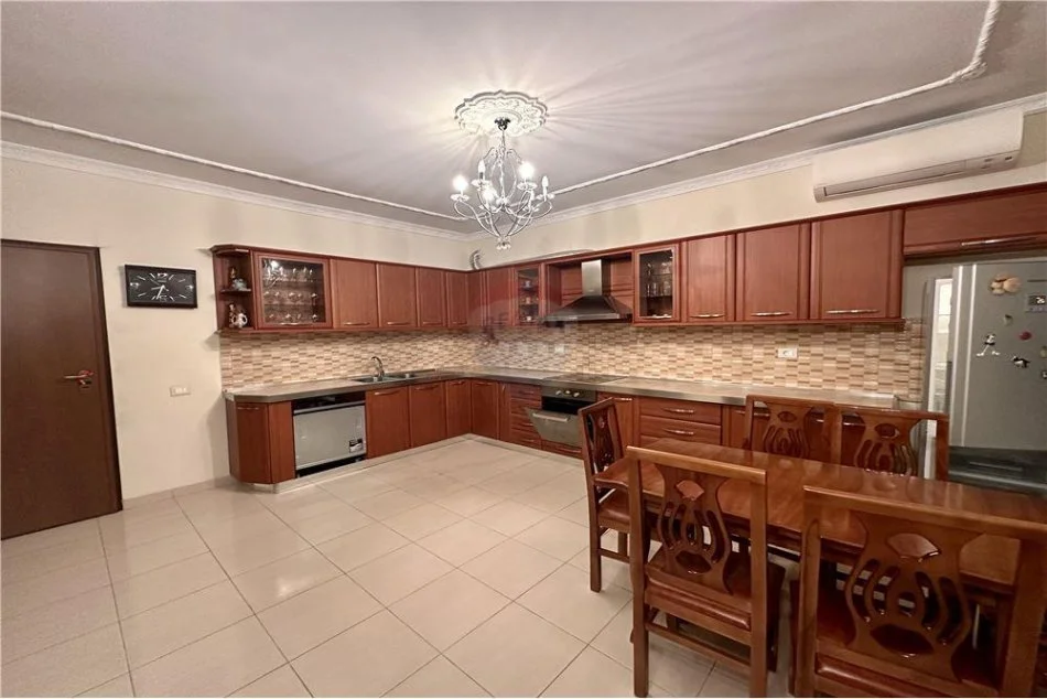 Tirane, jepet me qera apartament 2+1+Ballkon Kati 5, 100 m² 500 € (kodra e diellit 1)