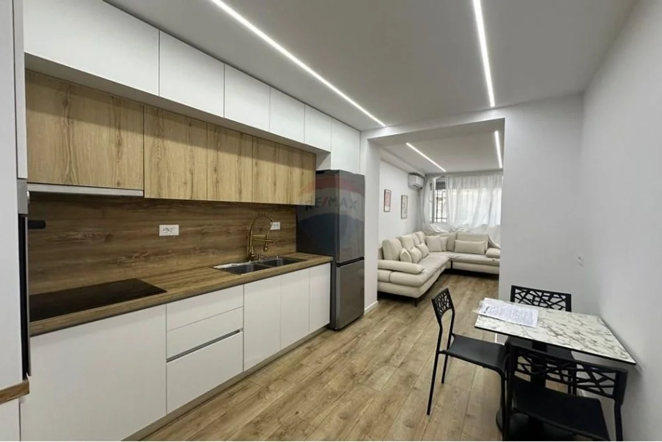 Tirane, jepet me qera apartament 1+1 , 55 m² 650 € (Rr. Muhamet Gjollesha)