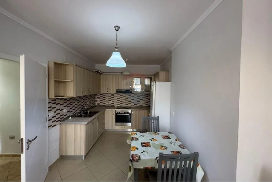 Shqiperi, jap me qera apartament 2+1 Kati 2, 94 m² 600 € (rruga e dibres)