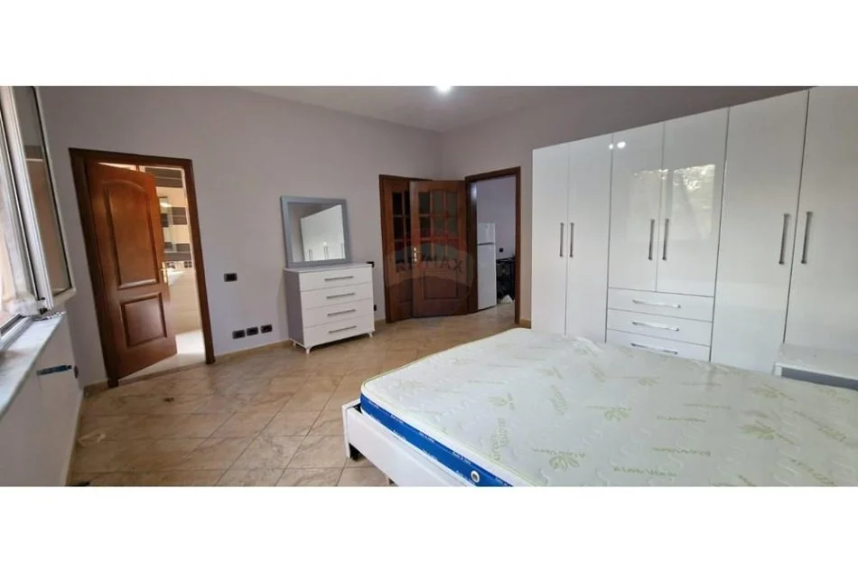 Tirane, jepet me qera apartament 1+1 , 70 m² 400 € (5 maji)