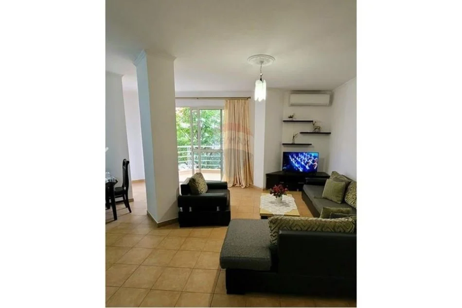 Tirane, jepet me qera apartament 2+1+Ballkon Kati 4, 110 m² 370 € (Rruga e Thesarit)