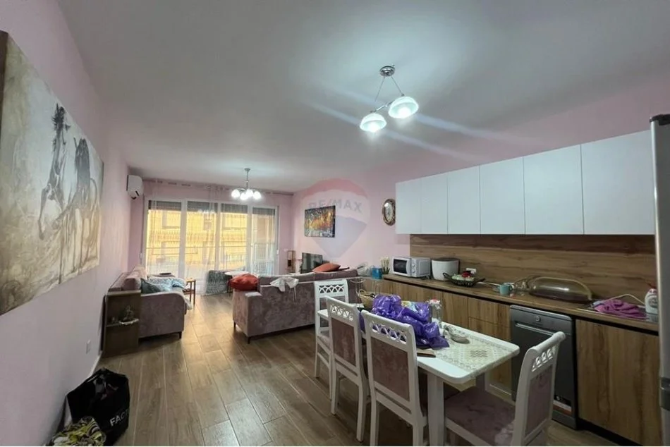 Tirane, jepet me qera apartament 2+1+Ballkon Kati 2, 110 m² 370 € (Rruga e Thesarit)