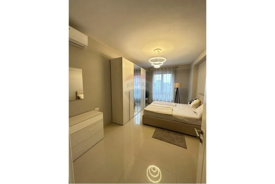 Tirane, jepet me qera apartament 1+1 , 110 m² 800 € (Tregu Cam)