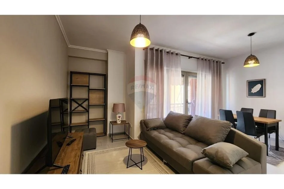 Tirane, jepet me qera apartament 2+1+Ballkon Kati 5, 110 m² 800 € (Kompleksi Delijorgji)