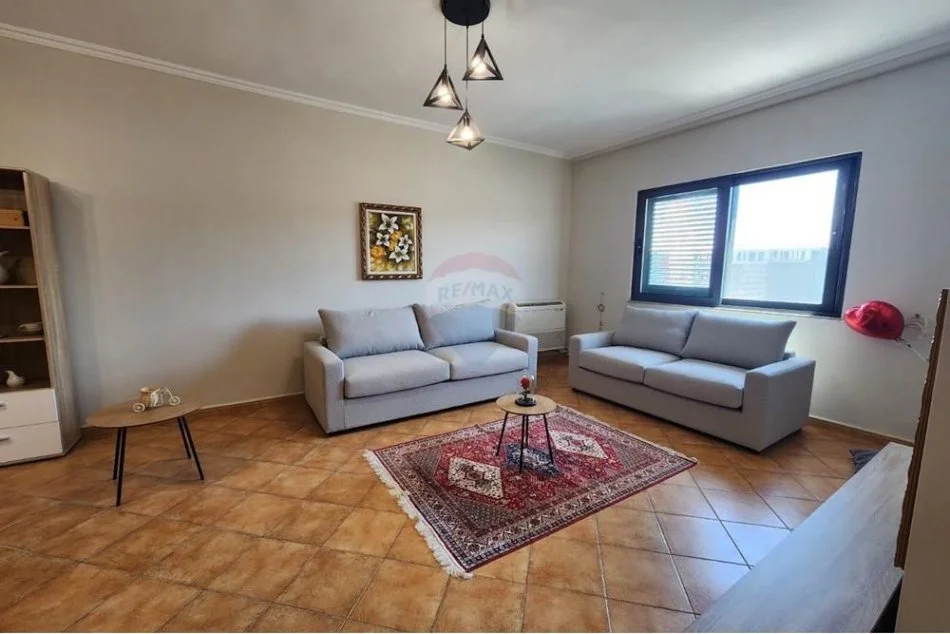 Tirane, jepet me qera apartament 2+1 Kati 8, 100 m² 700 € (rruga e kavajes)