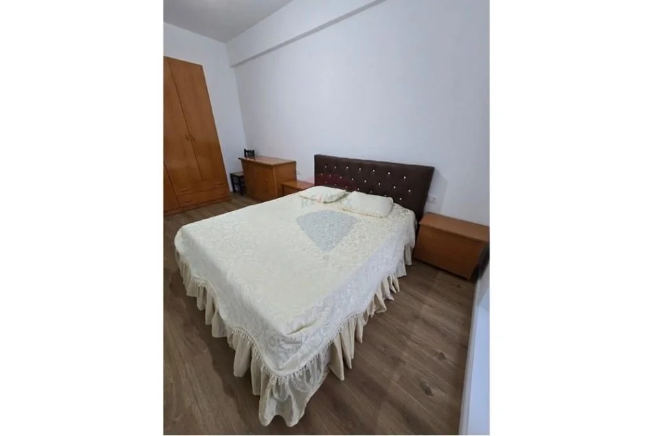 Tirane, jepet me qera apartament 1+1 Kati 2, 55 m² 400 € (dalip topi)