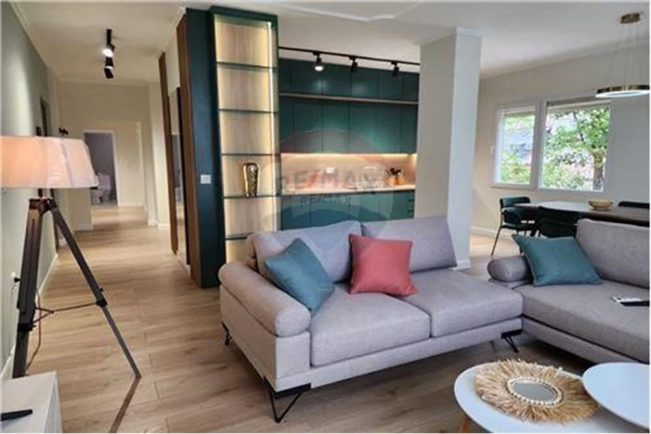 Tirane, jepet me qera apartament 2+1+Ballkon , 106 m² 850 € (Myslym Shyri)