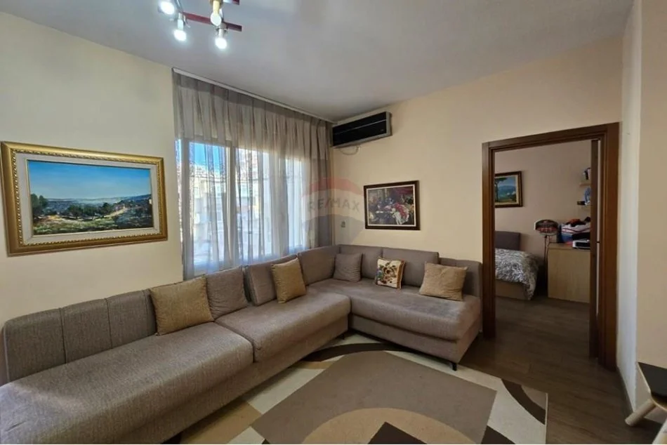 Tirane, jepet me qera apartament 2+1 Kati 4, 74 m² 750 € 