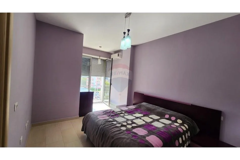 Tirane, jepet me qera apartament 2+1+Ballkon Kati 5, 111 m² 650 € 