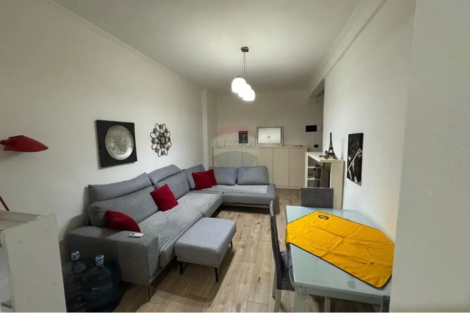 Tirane, jepet me qera apartament 1+1 Kati 2, 64 m² 700 € 