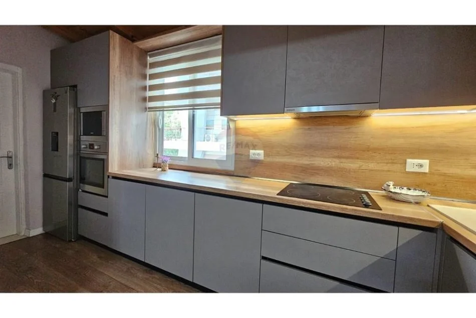 Tirane, jepet me qera apartament 2+1 , 71 m² 700 € 