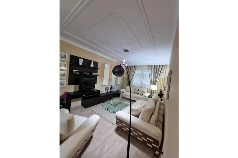 Tirane, jepet me qera apartament 2+1+Ballkon , 72 m² 800 € 