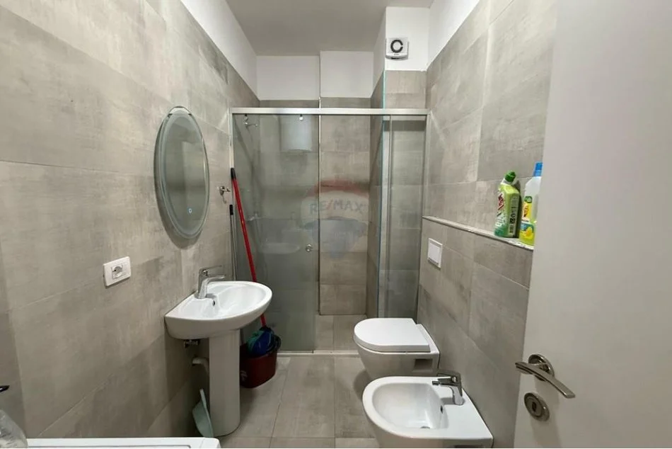 Tirane, jepet me qera apartament 1+1 , 59 m² 400 € (Sheshi Shqiponja, Tirana Entry 1)