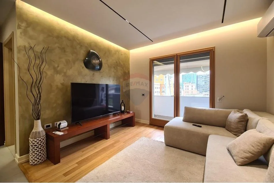 Tirane, jepet me qera apartament , 120 m² 1.700 € (Ismail Qemali pran Air Albania)