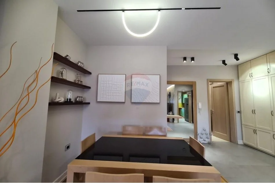 Tirane, jepet me qera apartament , 120 m² 1.700 € (Ismail Qemali pran Air Albania)