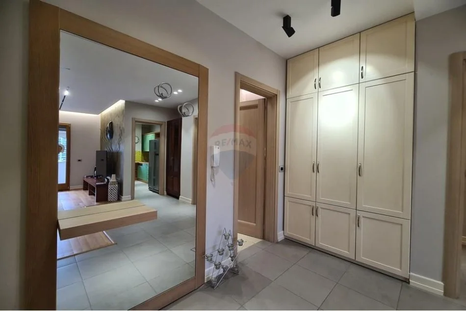 Tirane, jepet me qera apartament , 120 m² 1.700 € (Ismail Qemali pran Air Albania)