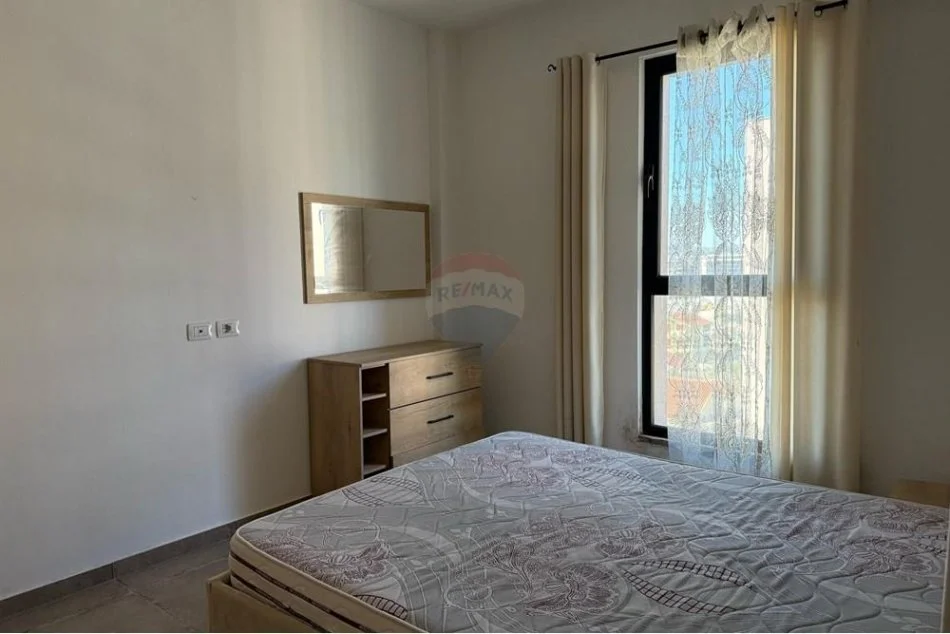 Tirane, jepet me qera apartament 1+1 , 59 m² 400 € (Sheshi Shqiponja, Tirana Entry 1)