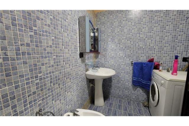 Tirane, jepet me qera apartament 2+1 Kati 5, 82 m² 600 Euro (Shallvaret Tirana)