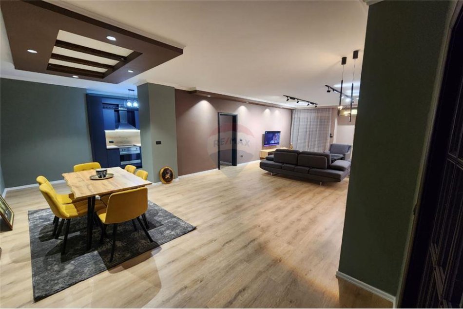 Tirane, jepet me qera 3+1+Ballkon Kati 4, 160 m² 1.000 € (21 dhjetori)