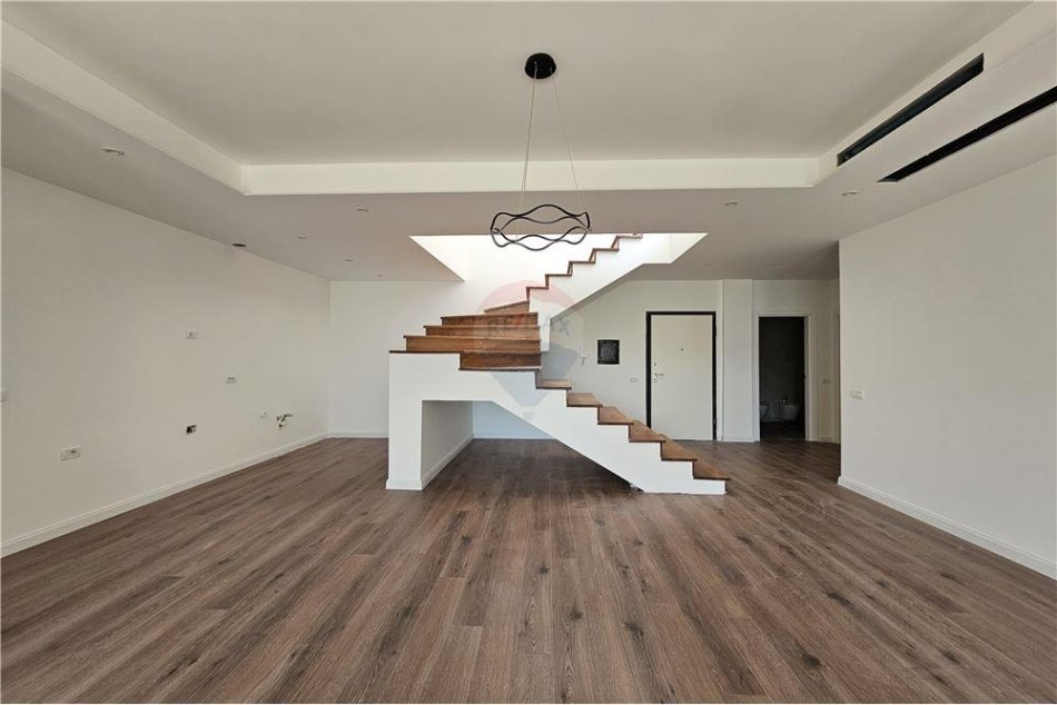 Tirane, shes apartament+verande | Penthouse 4+1+Aneks+Ballkon Kati 3, 226 m² 450.000 € (Rose Garden Residence TEG)