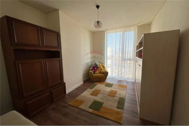 Tirane, jepet me qera apartament 2+1 120 m² 650 Euro
