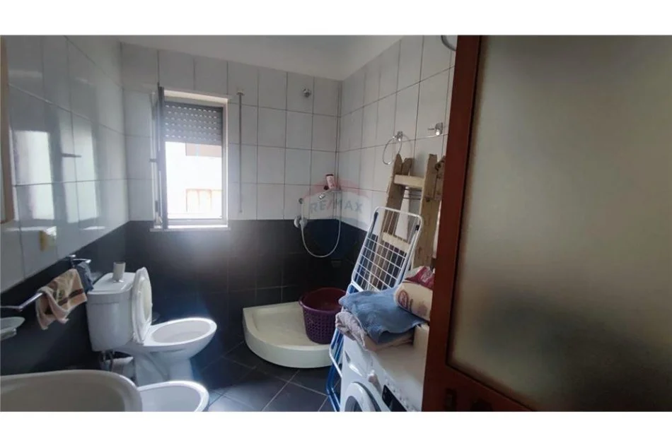 Tirane, shitet 2+1+Aneks+Ballkon Kati 3, 101 m² 140.000 € (Rruga e Qelqit)