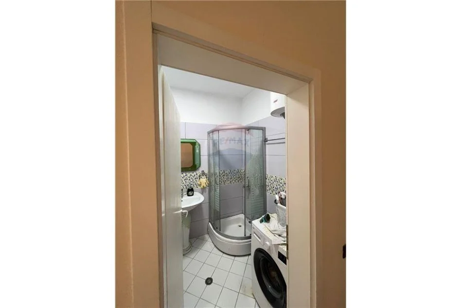 Tirane, jepet me qera apartament 2+1 Kati 5, 80 m² 500 € (Selite e vjeter, Kopshti Botanik)