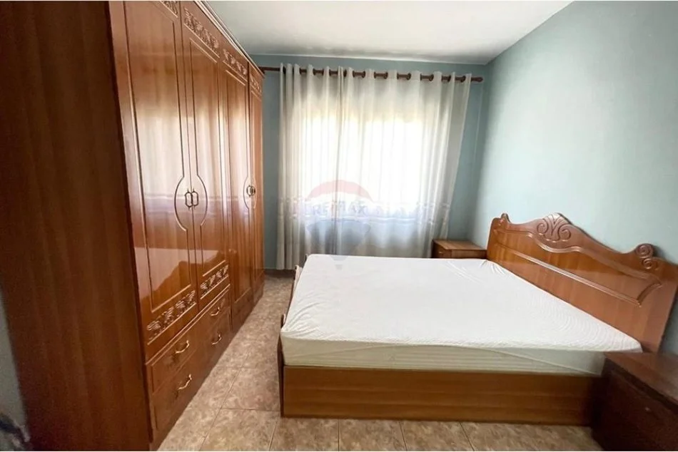 Tirane, jepet me qera apartament 3+1 Kati 6, 132 m² 700 € (Apartament per qira, 3+1 ,Stacioni i Trenit)