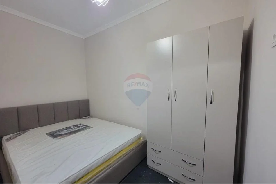 Tirane, jepet me qera garsonier 1+1 Kati 2, 34 m² 380 € (ruga Bedri Karapici ,Prane Spitalit Amerikan 3)