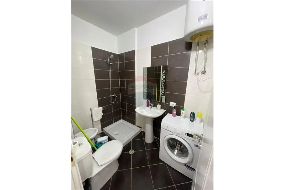 Vlore, jepet me qera apartament 2+1 Kati 9, 80 m² 370 € (Transballkanike)