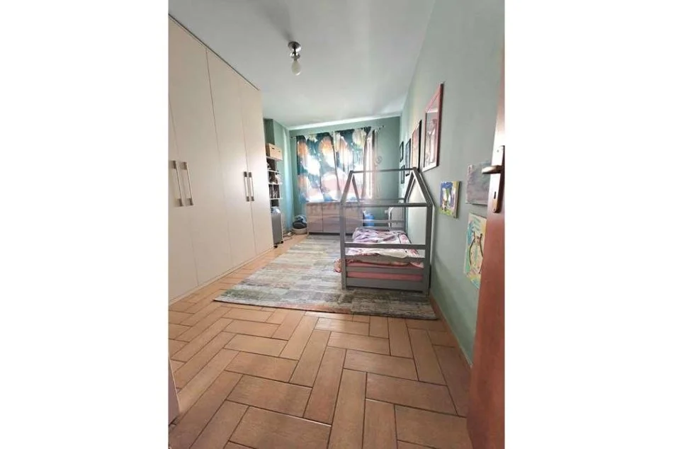 Tirane, jepet me qera apartament 2+1+Ballkon Kati 5, 125 m² 1.000 € 