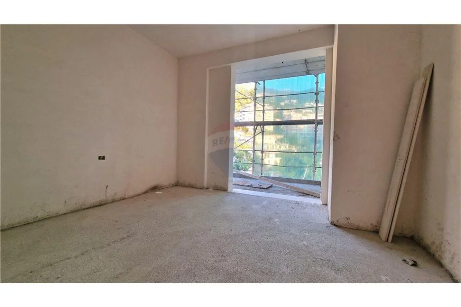 Vlore, shitet apartament 2+1+Ballkon Kati 3, 101 m² (Uje i Ftohte)