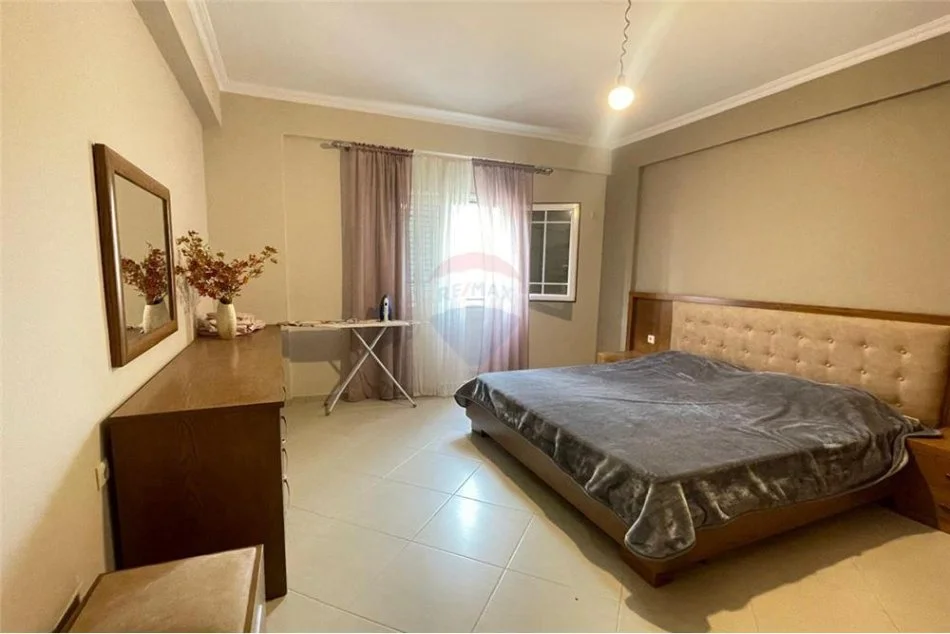Vlore, shitet Vile 2 Katshe , 333 m² 200.000 € (Rr.Lef Sallata)