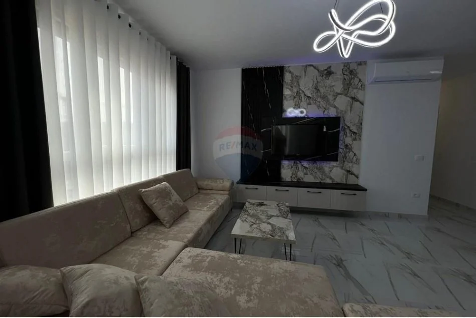 Tirane, jepet me qera 2+1 Kati 5, 100 m² 800 € (Don Bosko, Trio Tower)