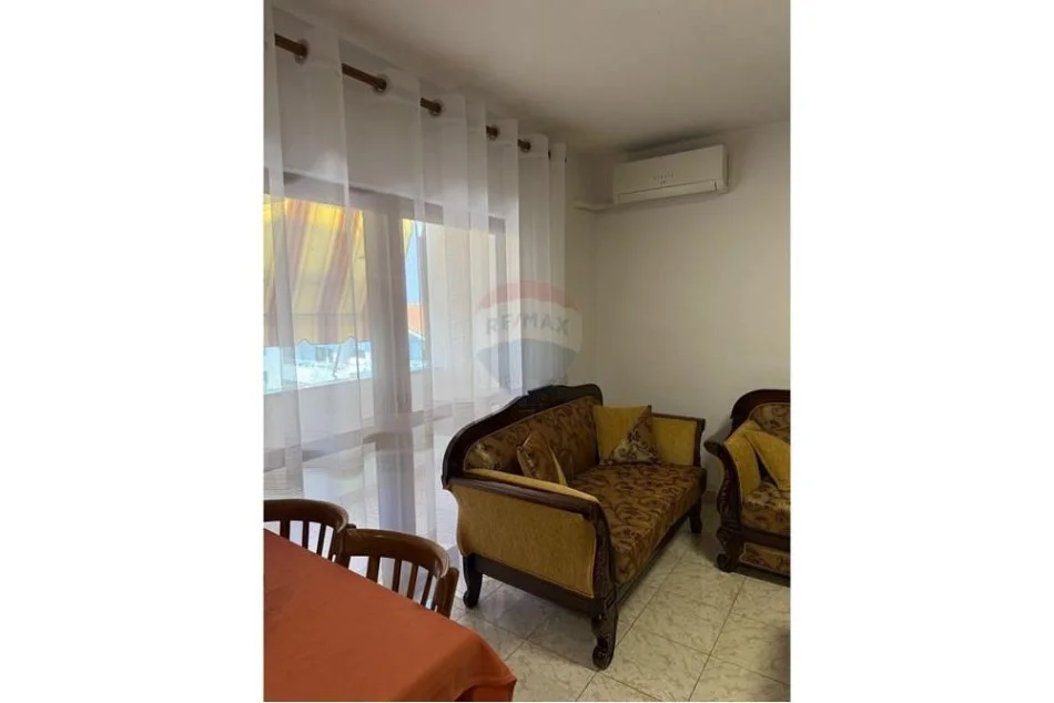 Tirane, jepet me qera 3+1 Kati 4, 80 m² 600 € (Rr. Fortuzi)
