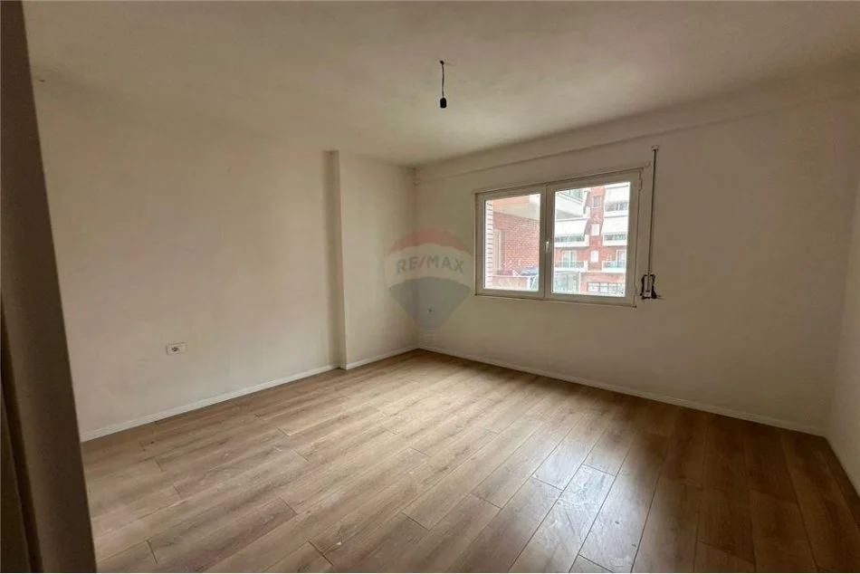 Tirane, jepet me qera zyre , 121 m² 550 € (Teodor Keko, Astir)