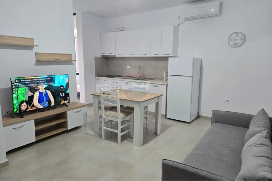 Tirane, jepet me qera apartament 1+1+Ballkon Kati 7, 55 m² 550 € (BULEVARDI GJERGJ FISHTA)