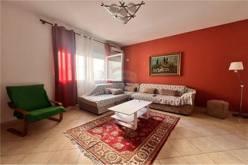 Vlore, shitet apartament 1+1+Ballkon , 78 m² 108.000 € (Blv.Ismail Qemali)