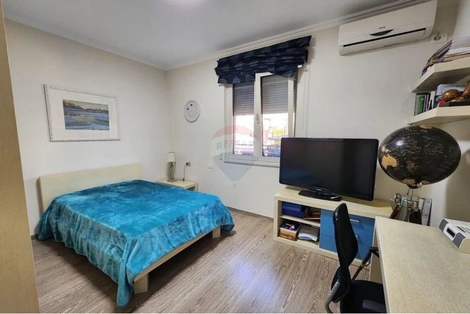 Tirane, jepet me qera apartament 1+1 Kati 3, 75 m² 700 € (Rruga Elbasanit)