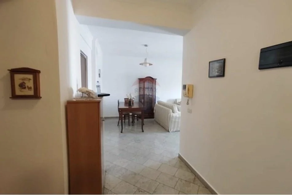 Tirane, jepet me qera apartament 2+1+Ballkon Kati 6, 105 m² 650 € (Rruga e Kavajes)